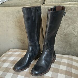 Black leather Clarks boots size 8-1/2 medium